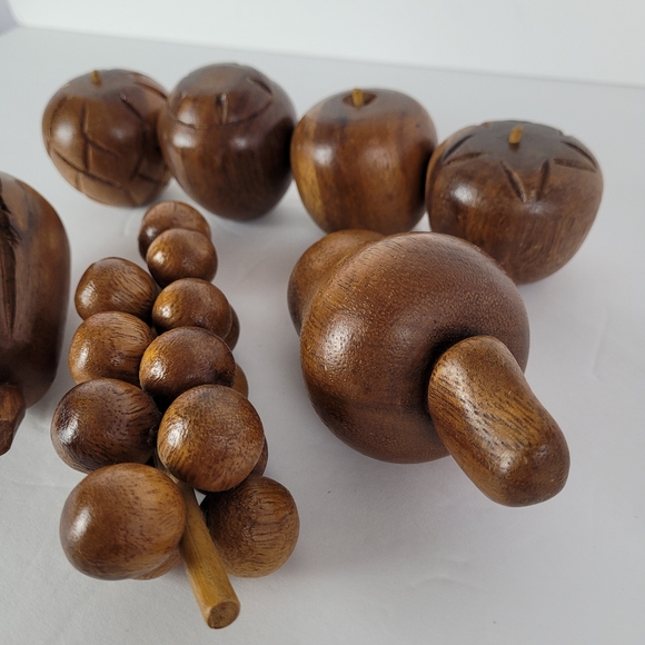 Vintage Mid-Century Wooden Fruit Set of 7 - Picture 4 of 10